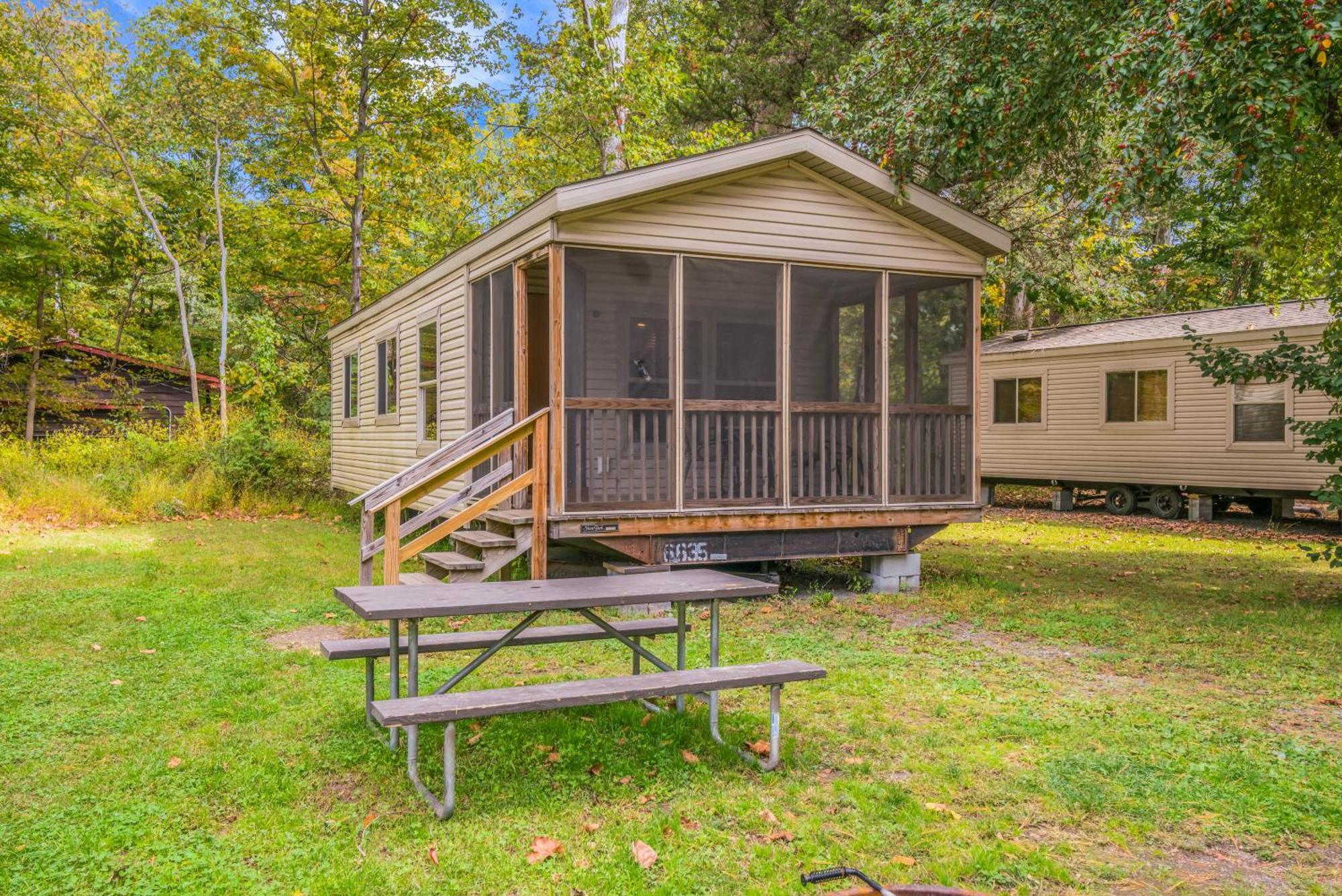 Rondout Valley Camping Resort Deluxe Park Model 11 Accord Room photo